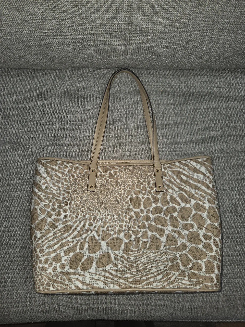 Micheal Kors Carter XL Zebra Women’s Animal Print Tote Bag in Beige and White